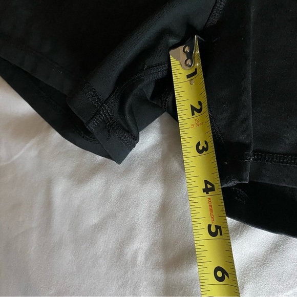 Reebok Women Black and Purple Running Shorts Sz L CrossFit Stretch Comfort Gym - Picture 6 of 7